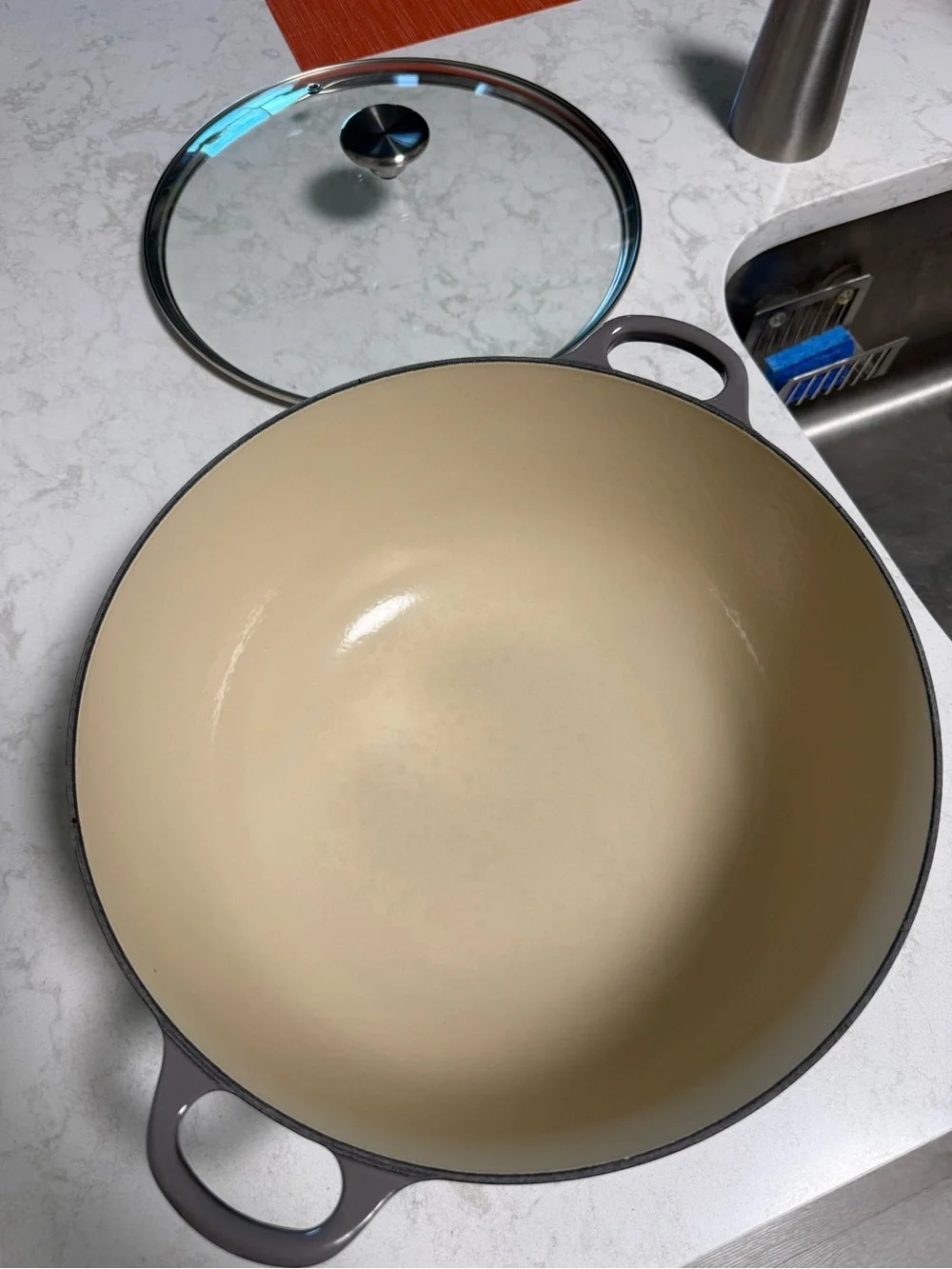Oyster Gray Le Creuset Enameled Cast Iron soup pot with Glass Lid 5.5 quart